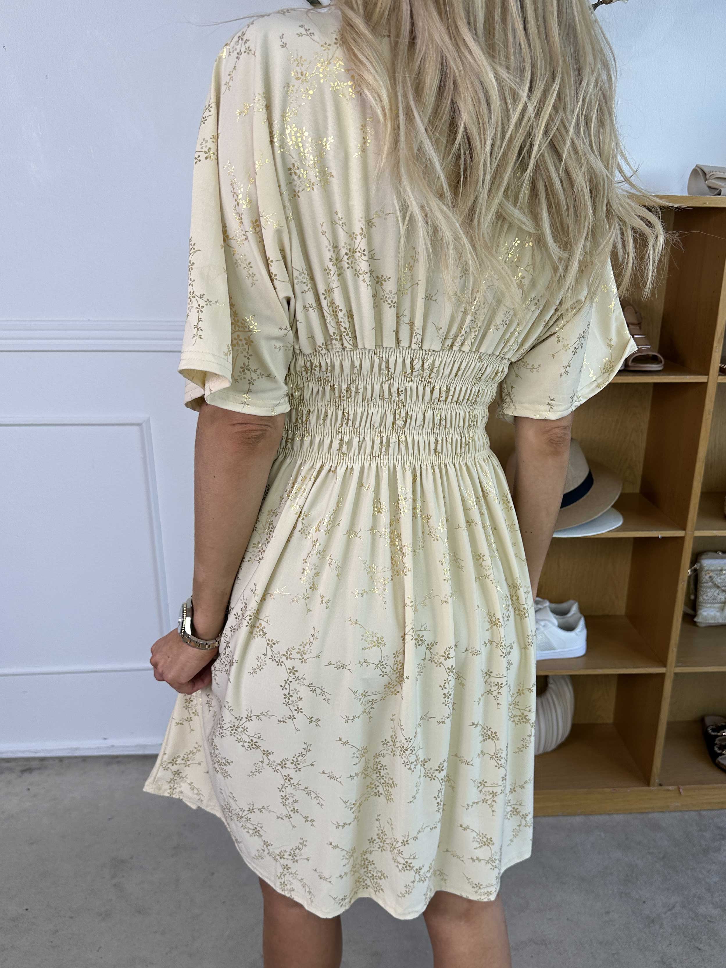 Pams Gold Short - Elastisk kjole detaljeret med guld blomster